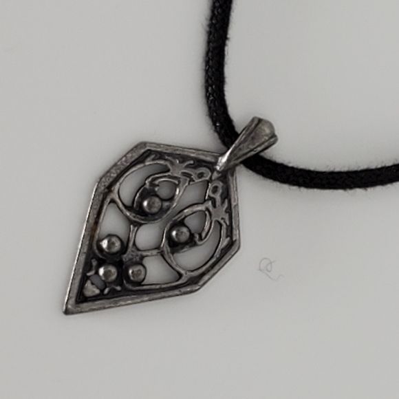 Adjustable cord necklace - Picture 2 of 2